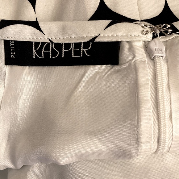 NWOT - Kasper White & Black Large Polka Dot Fully Lined Straight Skirt - Sz 12P - Picture 2 of 13